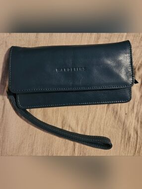 La Fontelina Wallet with Wristlet Strap